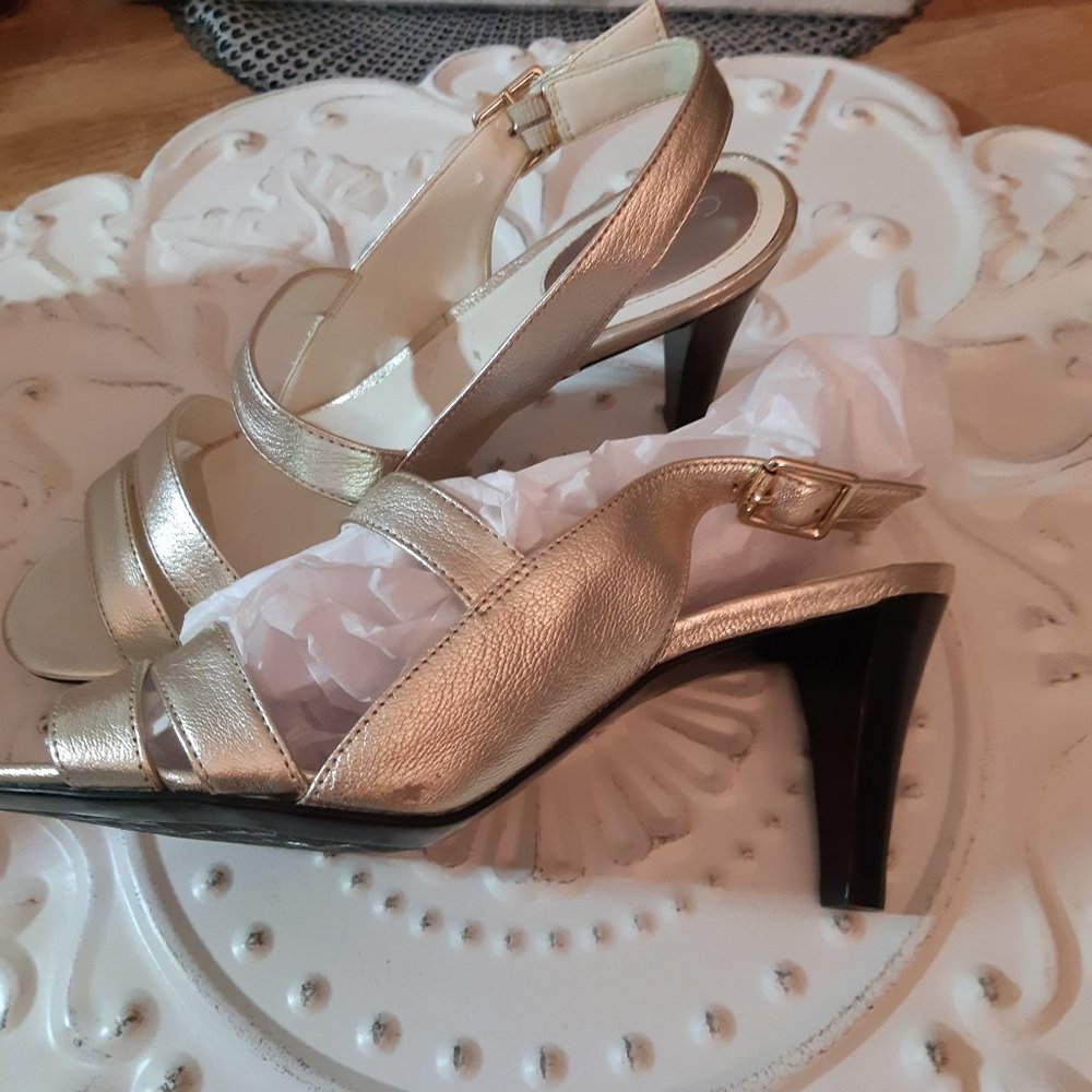 Calvin Klein heels 8.5 - Picture 3 of 5